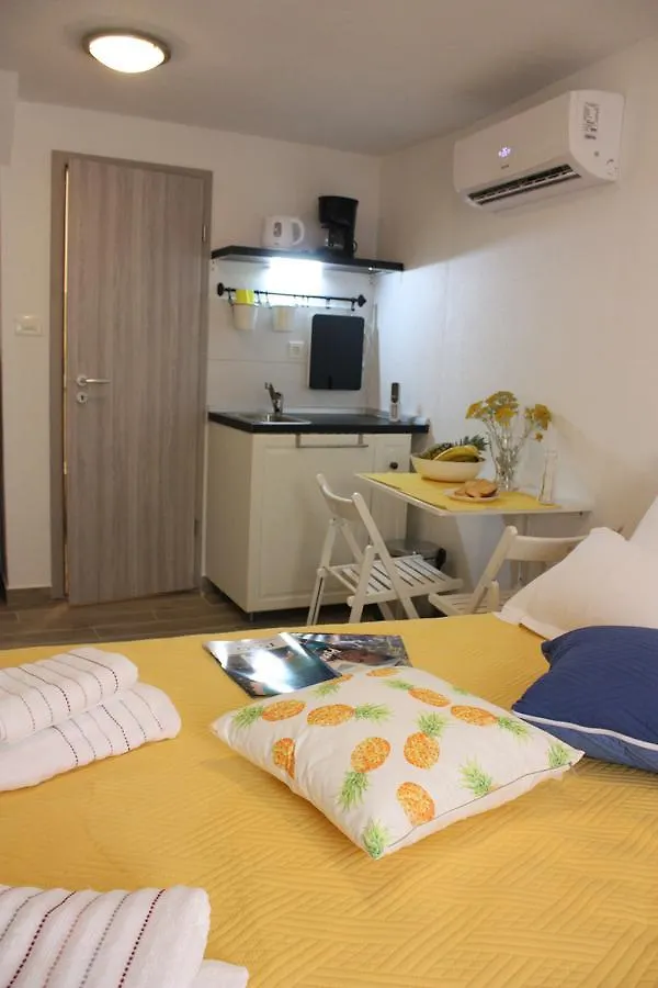 Nana Marusa Home 0*, Pag Town