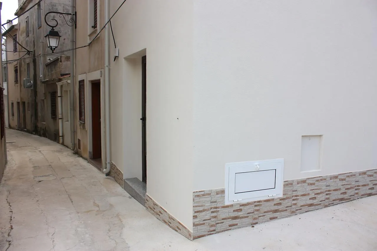 Nana Marusa Home 0*, Pag Town Croatia